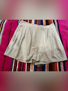 Wyre Travel Pleated High-Waist Women's Bermuda Shorts in Sage